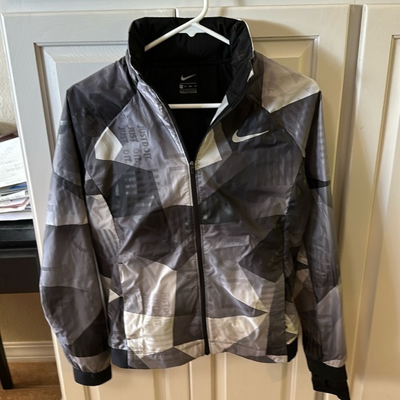 Nike Women’s Shield Repel Hooded Running Jacket CJ5551-010 size XS - Picture 1 of 6